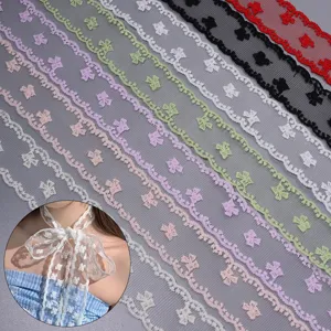Nahaufnahme von bunten Polyester Mesh Bestickung Spitzenband Schleife fuer Geschenkverpackung.