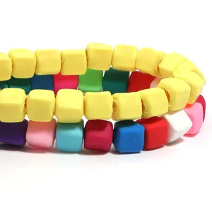 Perline quadrate colorate per braccialetti fai da te, collane e accessori di gioielleria.