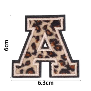 écusson brodé lettre A imprimé léopard, accessoire de vêtement DIY en polyester 6x6.3cm