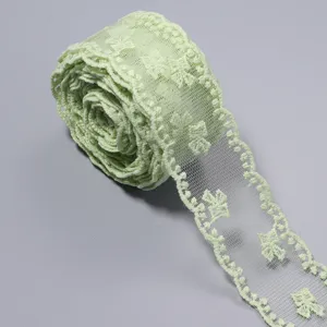 Hellgrüne Polyester Mesh Bestickung Spitzenband Detail, Schleifenmuster für Geschenkverpackung.