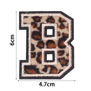 Écusson brodé lettre B motif léopard pour vêtements DIY, chapeaux, sacs et étuis.