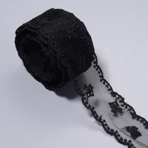Schwarze Spitzenband Detail, Netzband Rolle für Nähen, Geschenkverpackung und Bastelarbeiten.