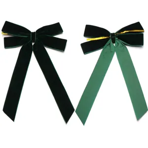Grüne Samtschleife mit Golddraht für Weihnachtsgeschenkverpackung und Partydetails.