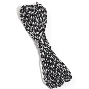 Vue rapprochée détaillée du matériau de corde tressée en polyester moucheté noir et blanc.