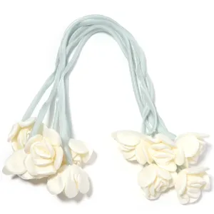 Close-up van het polyester lint rozenbloem touw detail, delicate stoffen knop accessoire.