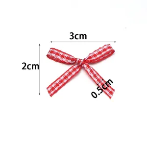 Fiocco in nastro a quadretti rosso e bianco fai-da-te artigianale per vestiti di animali.