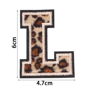 Patch brodé lettre L motif léopard DIY vêtements chapeau sac accessoire téléphone 6x4.7cm