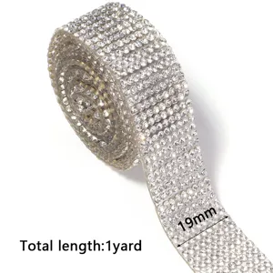 Detailansicht von selbstklebendem Strassband, 19mm breite Kristall-Glitzerborte.