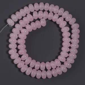 Primer plano de cuentas de abaco de vidrio rosa claro, ideal para accesorios de joyería DIY.