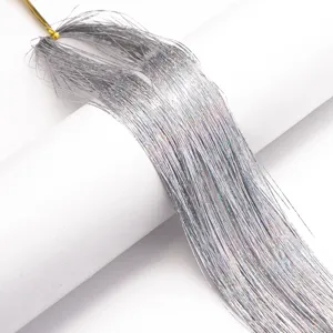 Ασημένια πούλια μαλλιών olografic extensions λαμπερές DIY χρωματιστές τούφες λεπτομέρεια