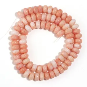 Détail de fil de perles abaque en verre craquelé rose pour accessoires de bijoux artisanaux DIY.