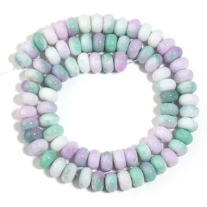 Détail de perles d'abaque en verre craquelé multicolore, idéal pour bijoux faits main.