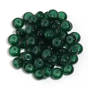 Cuentas de abaco de vidrio verde oscuro para joyería DIY y detalle de accesorio.