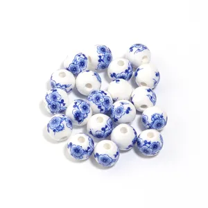 Perline in ceramica di porcellana blu e bianca per la creazione di gioielli fai da te.