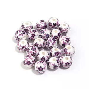 Perline di fiori in ceramica bianca con motivo viola per accessori di gioielli fai da te.