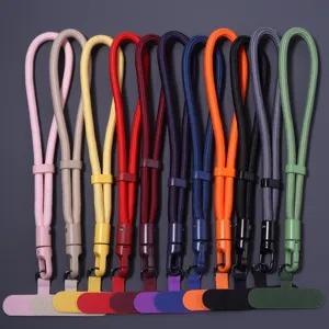 Vue détaillée de la dragonne de téléphone portable réglable colorée avec cordon en nylon.