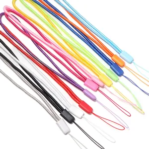 Corti cordini rotondi in poliestere colorato per cellulari, cuffie, chiavette USB e chiavi.
