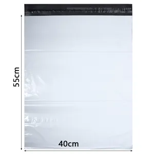 Detailansicht des verdickten weissen wasserdichten Versandbeutels mit 40x55cm Groessenangabe.