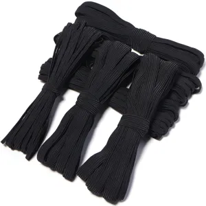 Detalle de banda elástica negra, cordón trenzado estirable para costura y prendas.
