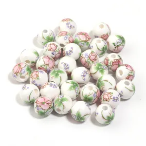 Dettaglio di perline di ceramica floreale dipinte a mano, fornitura gioielli fai-da-te.