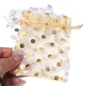 Sacchetti regalo in organza trasparente con pois oro e argento per gioielli e caramelle.