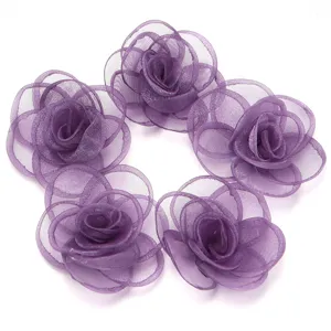 Lila brennende Kante Mesh Kamelie Blume Detailaufnahme, ideal fuer DIY Handwerk und Zubehoer.