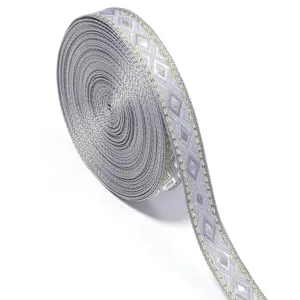 Graues rautenförmiges Jacquard-Band Borte Goldfaden für Hanfu Kleidung DIY Detailaufnahme