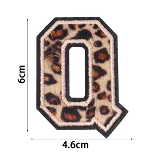 Écusson brodé lettre Q imprimé léopard pour vêtements, chapeaux, sacs et étuis DIY.