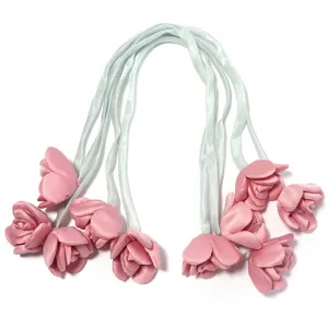 Polyester lint met roze rozenknoppen, ideaal voor DIY haaraccessoires en tassenhangers.