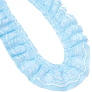Hellblaue plissierte Spitzen-Chiffon-Borte Detailansicht, ideal für DIY-Basteln und Kleidung.