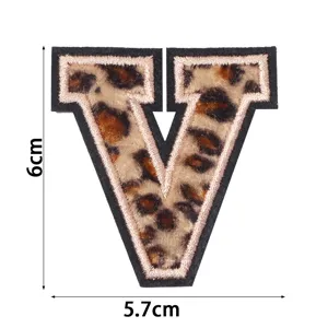 Écusson brodé lettre V imprimé léopard, badge thermocollant DIY pour vêtements sacs et coques.