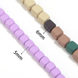 Perline cubiche colorate in argilla polimerica per bracciali e collane fai da te creazione gioielli.