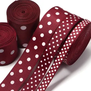 Nastro gros-grain bordeaux a pois bianchi, ideale per fiocchi fai-da-te e confezioni regalo.