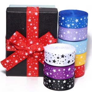Cinta de grosgrain de poliéster con estrellas para lazos DIY y decoración de fiestas.