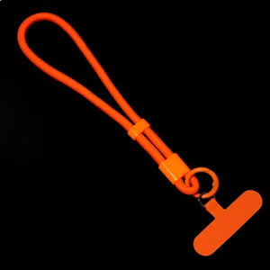 Gedetailleerd overzicht van het feloranje verstelbare telefoonkoord met sterke bevestigingslip.