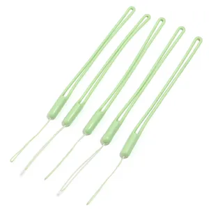 Breve cordino verde chiaro regolabile per custodia telefono, USB, borraccia e bambola.