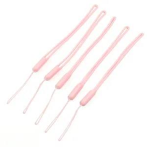Laccetto corto regolabile rosa per custodia del telefono e piccoli accessori in dettaglio.