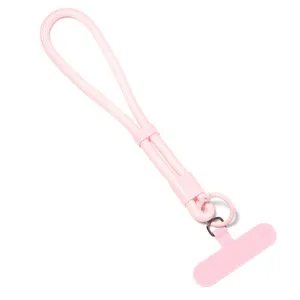 Close-up van roze verstelbare telefoonpolsband met metalen ring en handige bevestigingslip.
