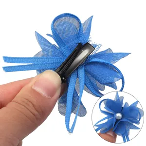 Blauer Chiffon Band Blumen Haarklammer mit Krokodilklammer und Perle fuer taegliches Styling.
