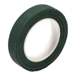 Vue détaillée de ruban adhésif floral vert foncé en rouleau pour emballage de bouquets.