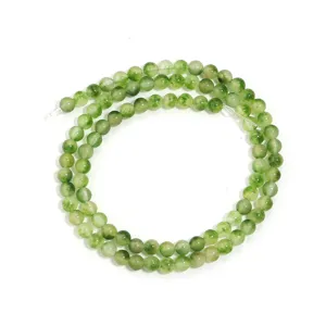 Dettaglio perle di calcedonio verde, perfette per la creazione di gioielli fai da te e collane.