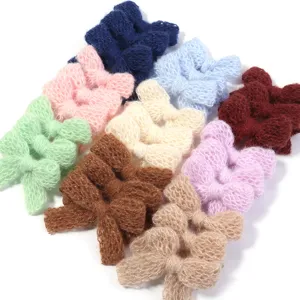 Knitted wool bow hair clips and clothing accessories, colorful handmade DIY hair decorative items.