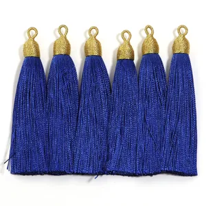 Nappe fatte a mano blu reale con filo dorato, ideali per accessori e artigianato fai da te.