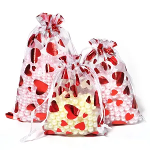 Sacchetti regalo in organza con cuori rossi e perle per feste di nozze e confezioni gioielli.