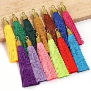 Ciondoli nappa multicolore con filo dorato per la creazione di gioielli fai da te e borse.