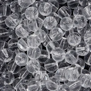 Perles rondes en verre transparent detail gros plan, accessoire bijoux DIY fait main.
