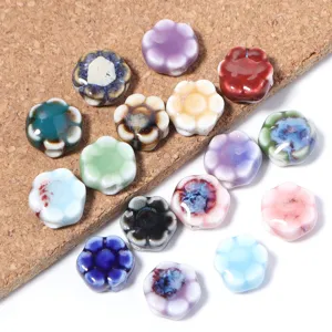 Perline di fiori in ceramica colorata per gioielli fai da te, ciondoli margherita graziosi.