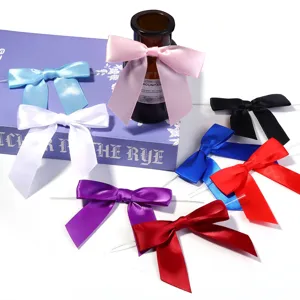 Noeuds en ruban satiné avec fil pour emballage cadeau et décoration de fête de mariage.