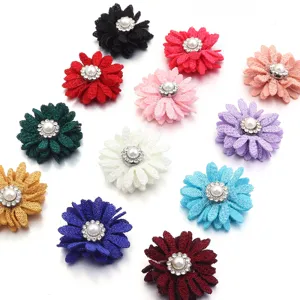 Accesorios de flores de tela multicolor con perla y diamantes para manualidades y bolsos.