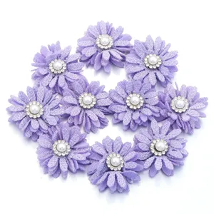 Aplicaciones de flores de margarita de tela morada con perla strass centro para ropa.